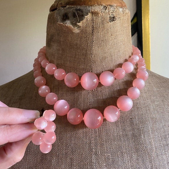 VTG ‘60s Richelieu Pink Pearl Double Strand Necklace & Earrings - Picture 10 of 10